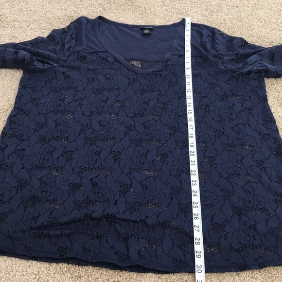 TORRID Size 2 navy lace Short Sleeve V-Neck top - Picture 8 of 9